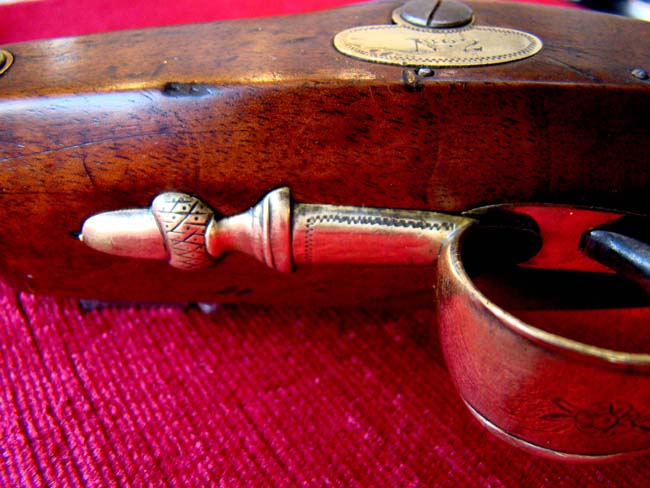A fine pair of late 18th century brass barreled "Innkeeppers" coaching pistols inscribed "Whyte Hart, Bletchingley" — image 9